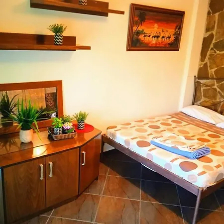 Blue Moon Apartment *